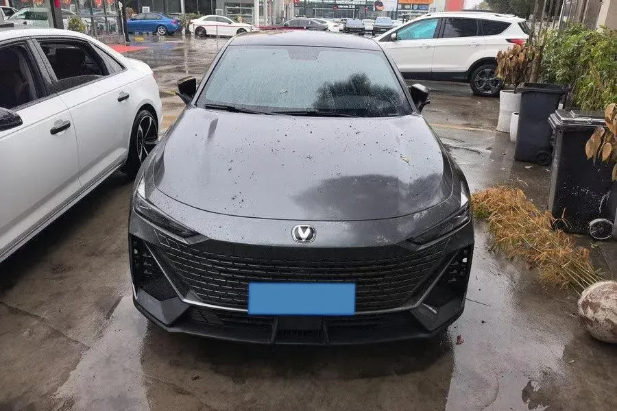2022 ChangAn UNI-V 1.5T 188HP L4 7DCT,autocango,china used car exporter,china ev exporter,chinese used car exporter,chinese used ev exporter
