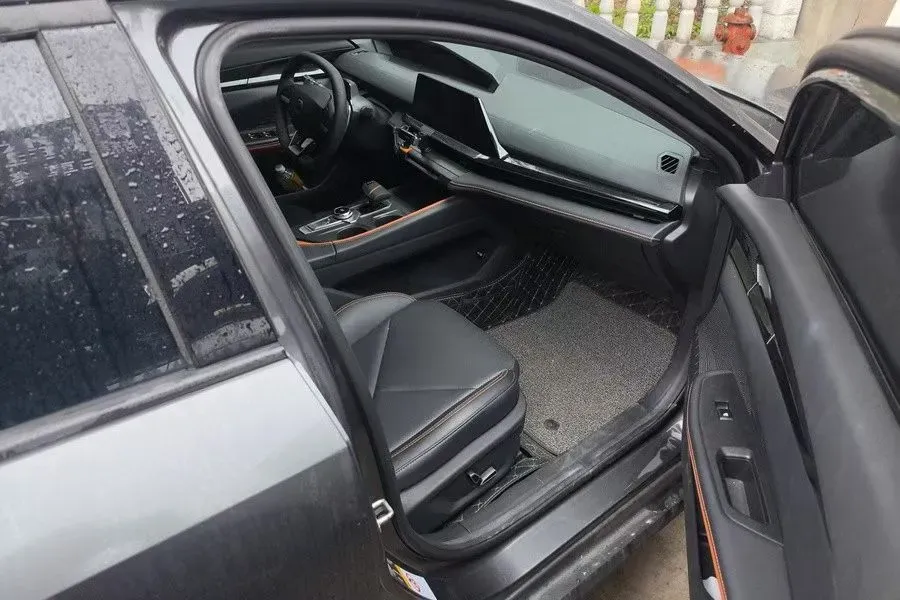 2022 ChangAn UNI-V 1.5T 188HP L4 7DCT,autocango,china used car exporter,china ev exporter,chinese used car exporter,chinese used ev exporter