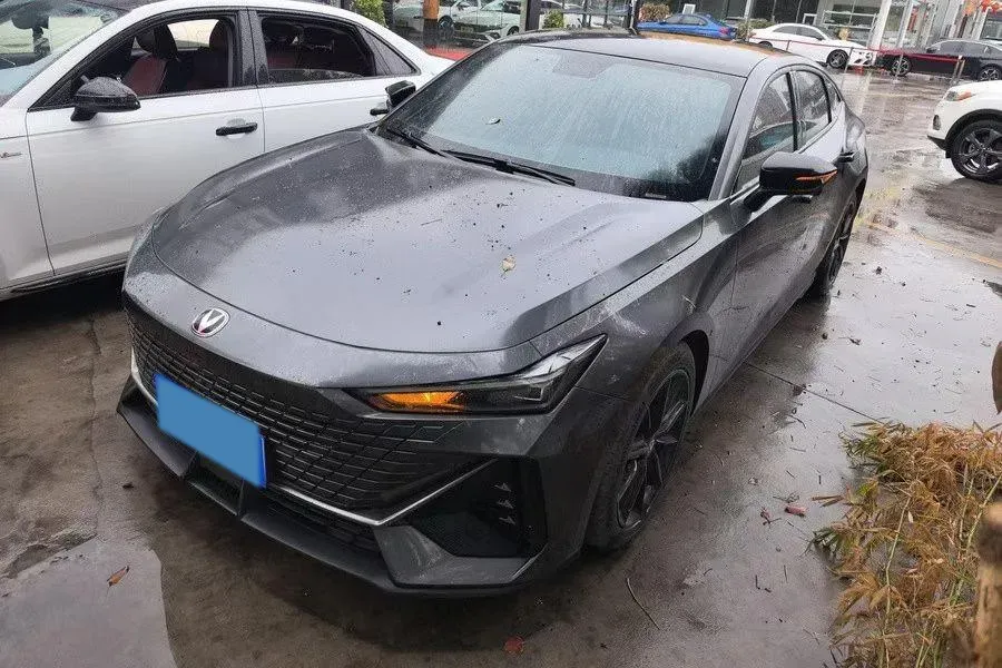 2022 ChangAn UNI-V 1.5T 188HP L4 7DCT,autocango,china used car exporter,china ev exporter,chinese used car exporter,chinese used ev exporter