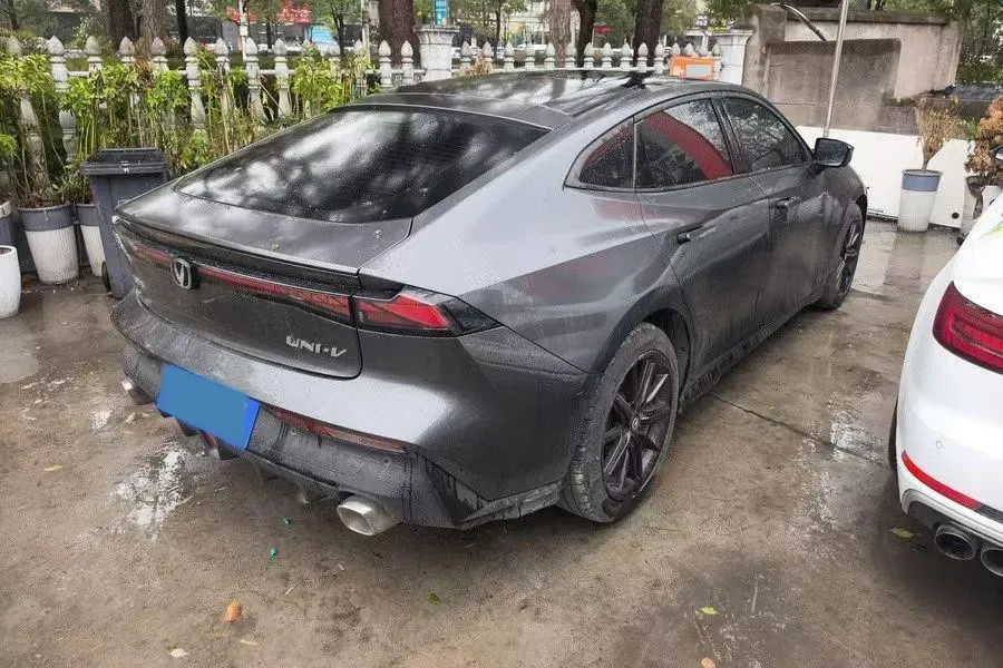 2022 ChangAn UNI-V 1.5T 188HP L4 7DCT,autocango,china used car exporter,china ev exporter,chinese used car exporter,chinese used ev exporter