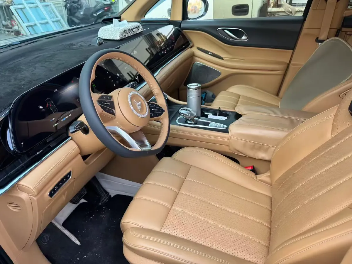 2024 Voyah Dream 1.5T 150HP L4 PHEV 43KWH,autocango,china used car exporter,china ev exporter,chinese used car exporter,chinese used ev exporter