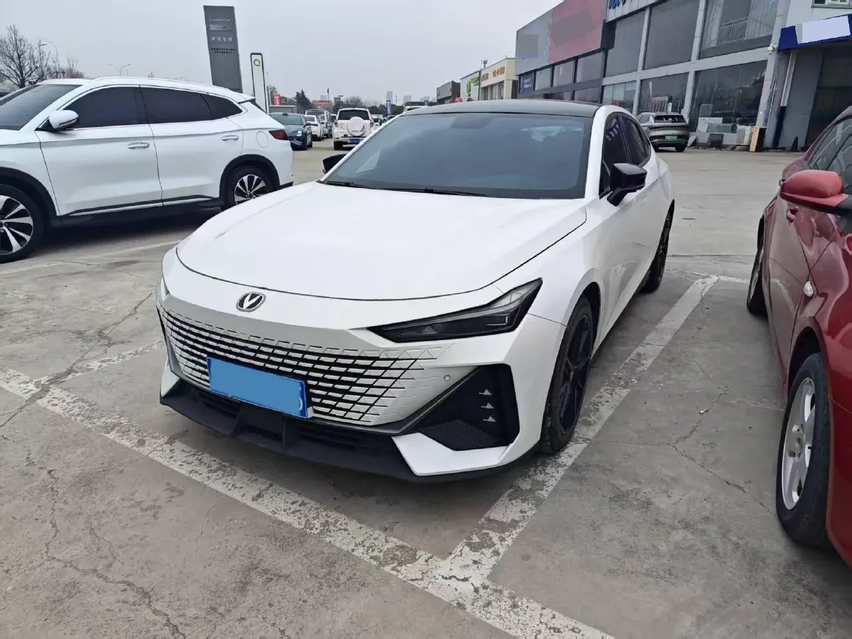 2022 ChangAn UNI-V 1.5T 188HP L4 7DCT,autocango,china used car exporter,china ev exporter,chinese used car exporter,chinese used ev exporter