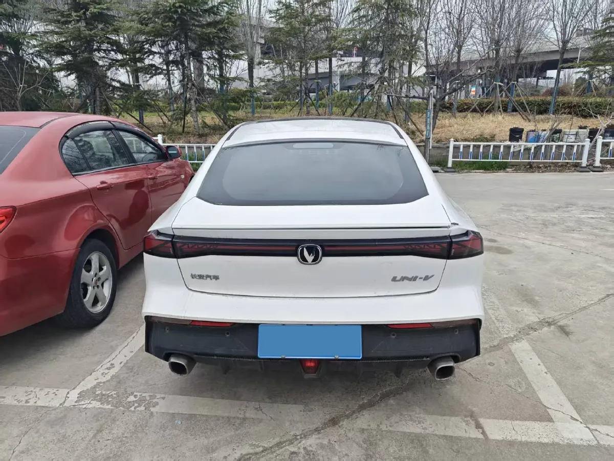 2022 ChangAn UNI-V 1.5T 188HP L4 7DCT,autocango,china used car exporter,china ev exporter,chinese used car exporter,chinese used ev exporter