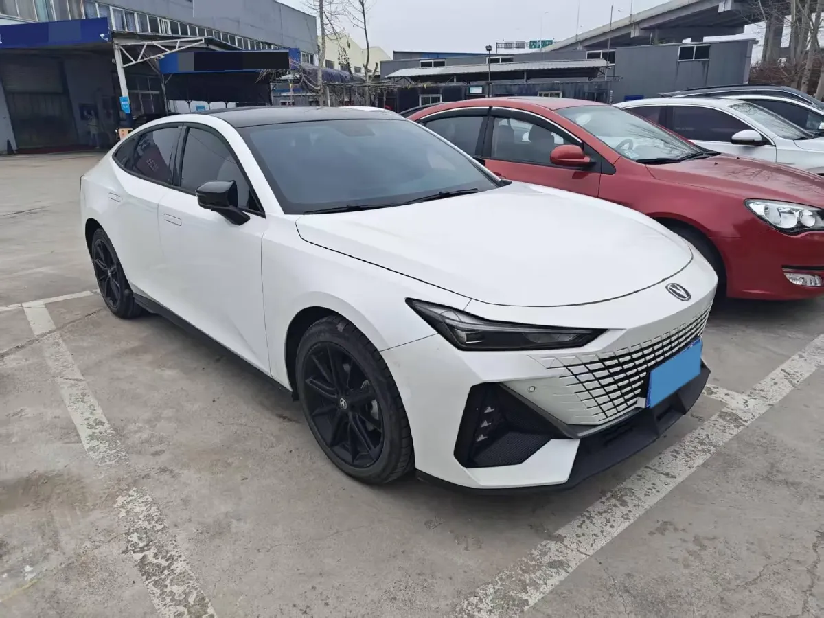 2022 ChangAn UNI-V 1.5T 188HP L4 7DCT,autocango,china used car exporter,china ev exporter,chinese used car exporter,chinese used ev exporter