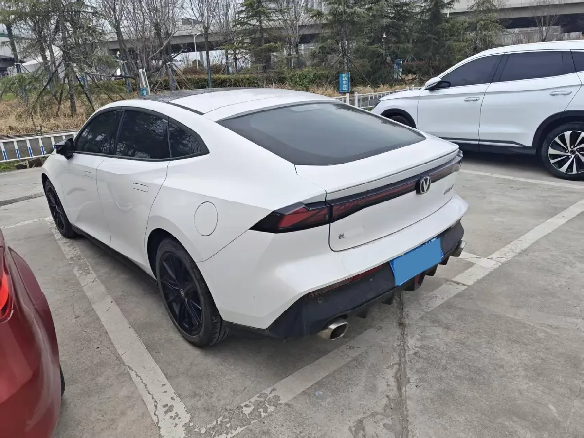 2022 ChangAn UNI-V 1.5T 188HP L4 7DCT,autocango,china used car exporter,china ev exporter,chinese used car exporter,chinese used ev exporter