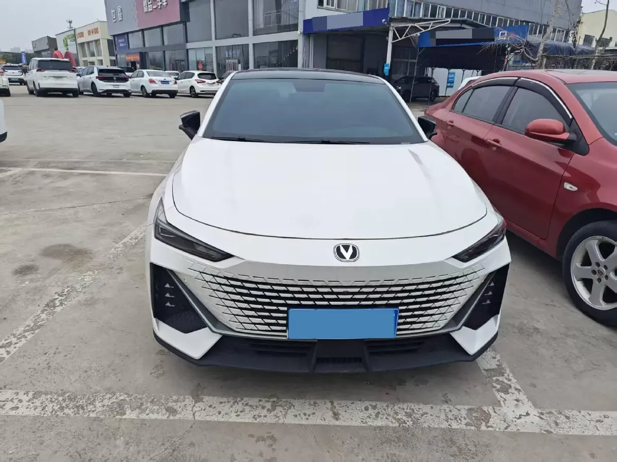2022 ChangAn UNI-V 1.5T 188HP L4 7DCT,autocango,china used car exporter,china ev exporter,chinese used car exporter,chinese used ev exporter