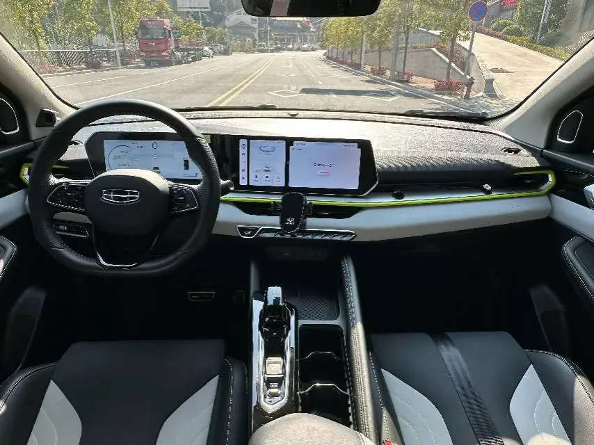 2022 Geely Coolray 1.5T 181HP L4 7DCT,autocango,china used car exporter,china ev exporter,chinese used car exporter,chinese used ev exporter