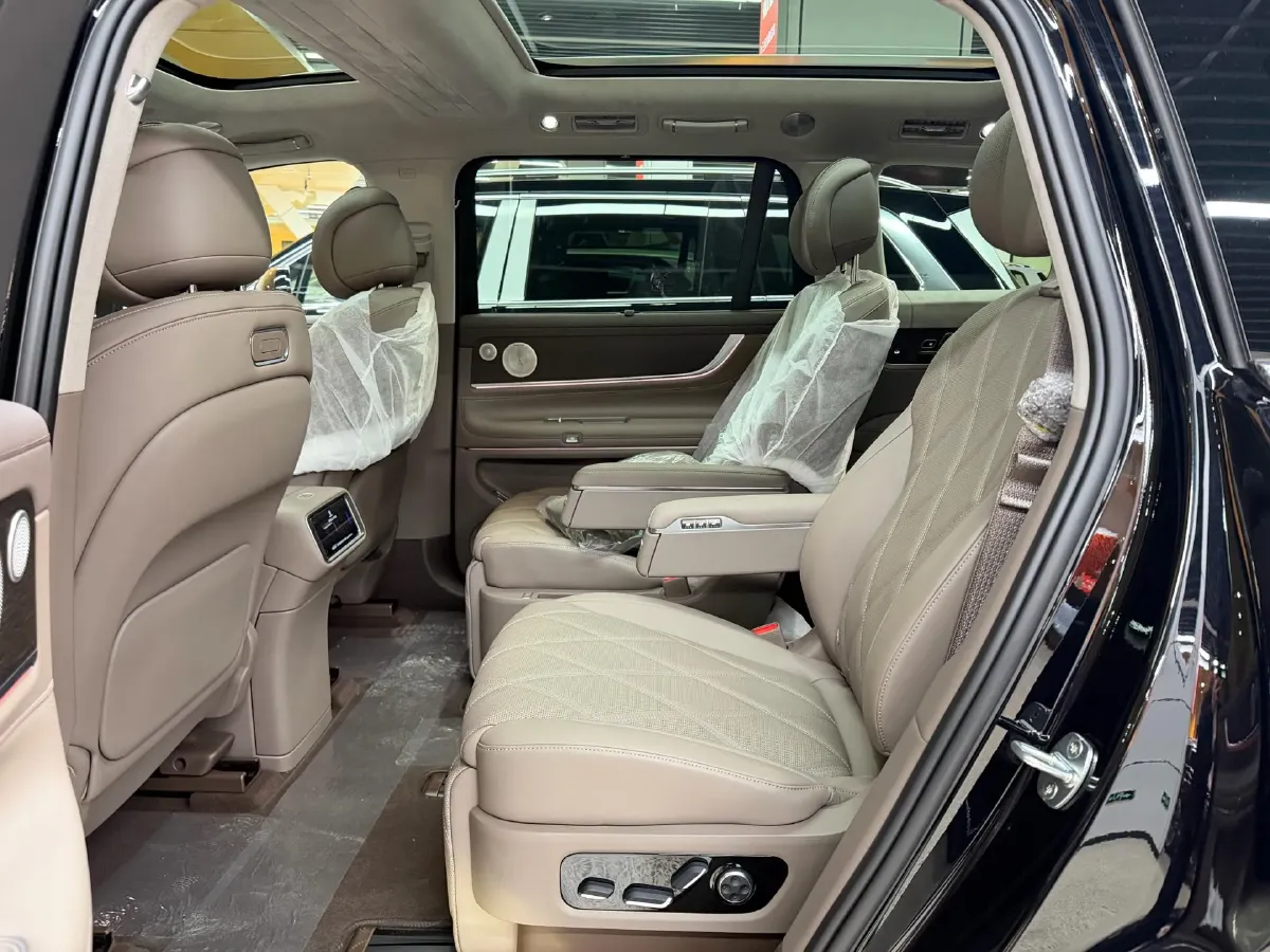 2025 AITO AITO M9 REEV 160HP REEV 52KWH,autocango,china used car exporter,china ev exporter,chinese used car exporter,chinese used ev exporter