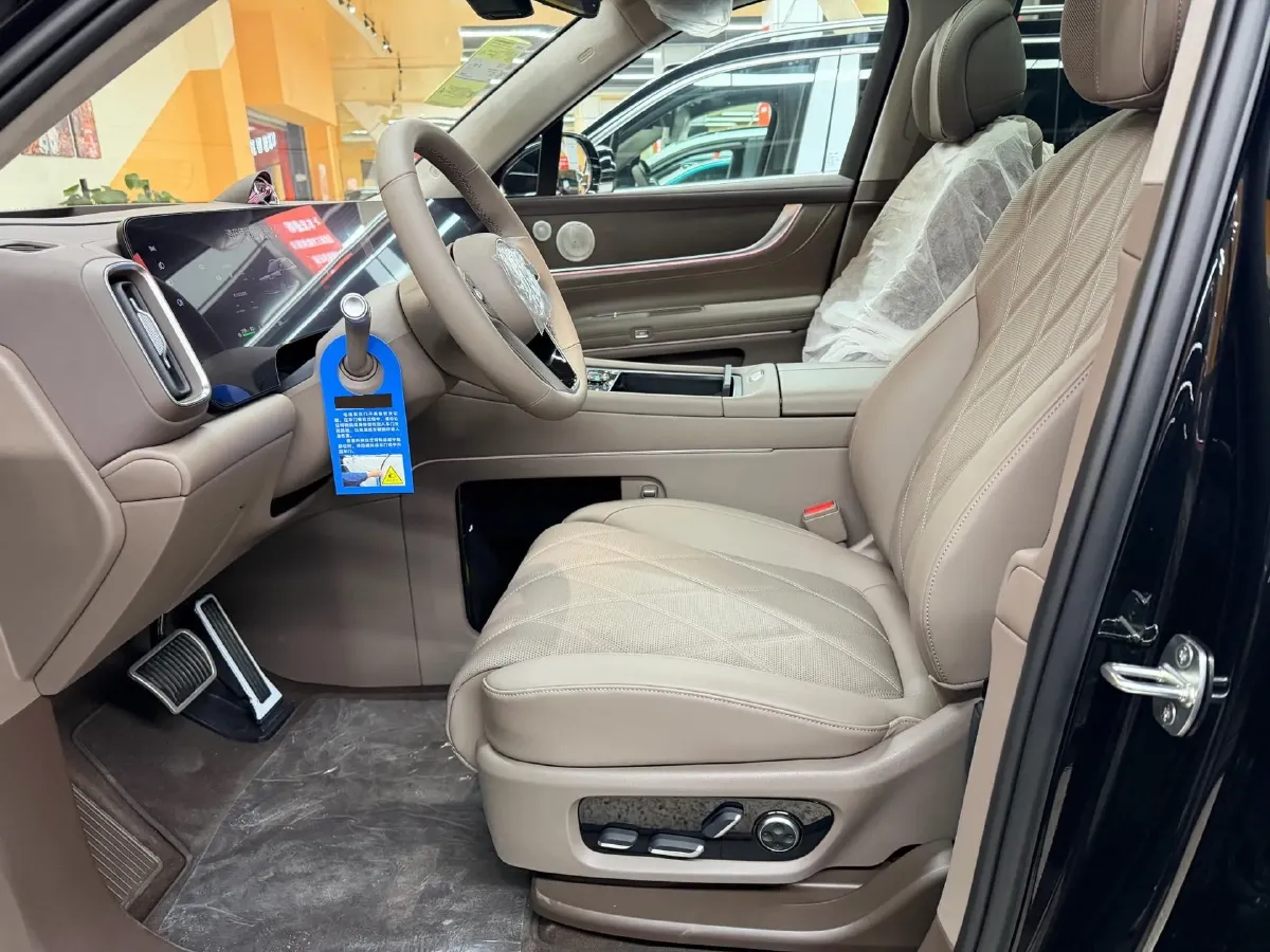 2025 AITO AITO M9 REEV 160HP REEV 52KWH,autocango,china used car exporter,china ev exporter,chinese used car exporter,chinese used ev exporter