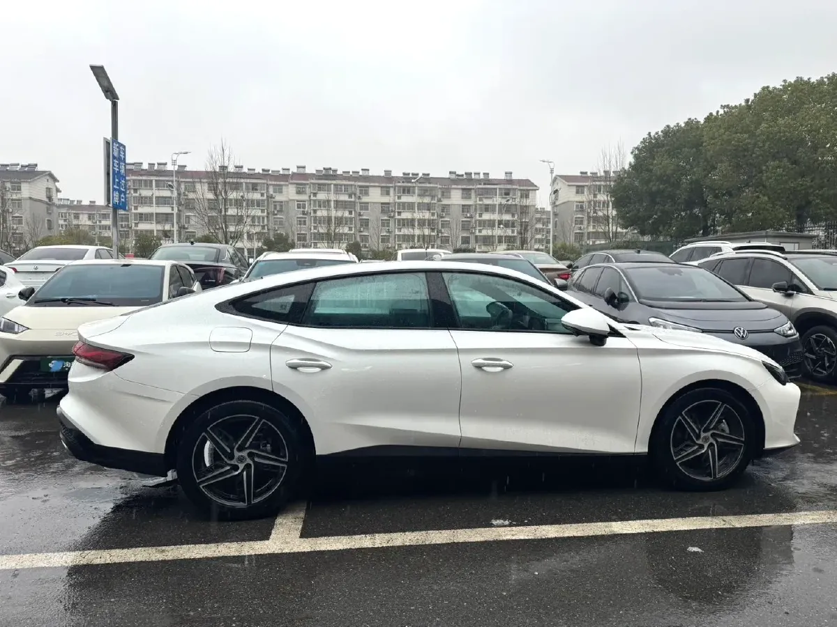 2023 MG 7 1.5T 188HP L4 7DCT,autocango,china used car exporter,china ev exporter,chinese used car exporter,chinese used ev exporter