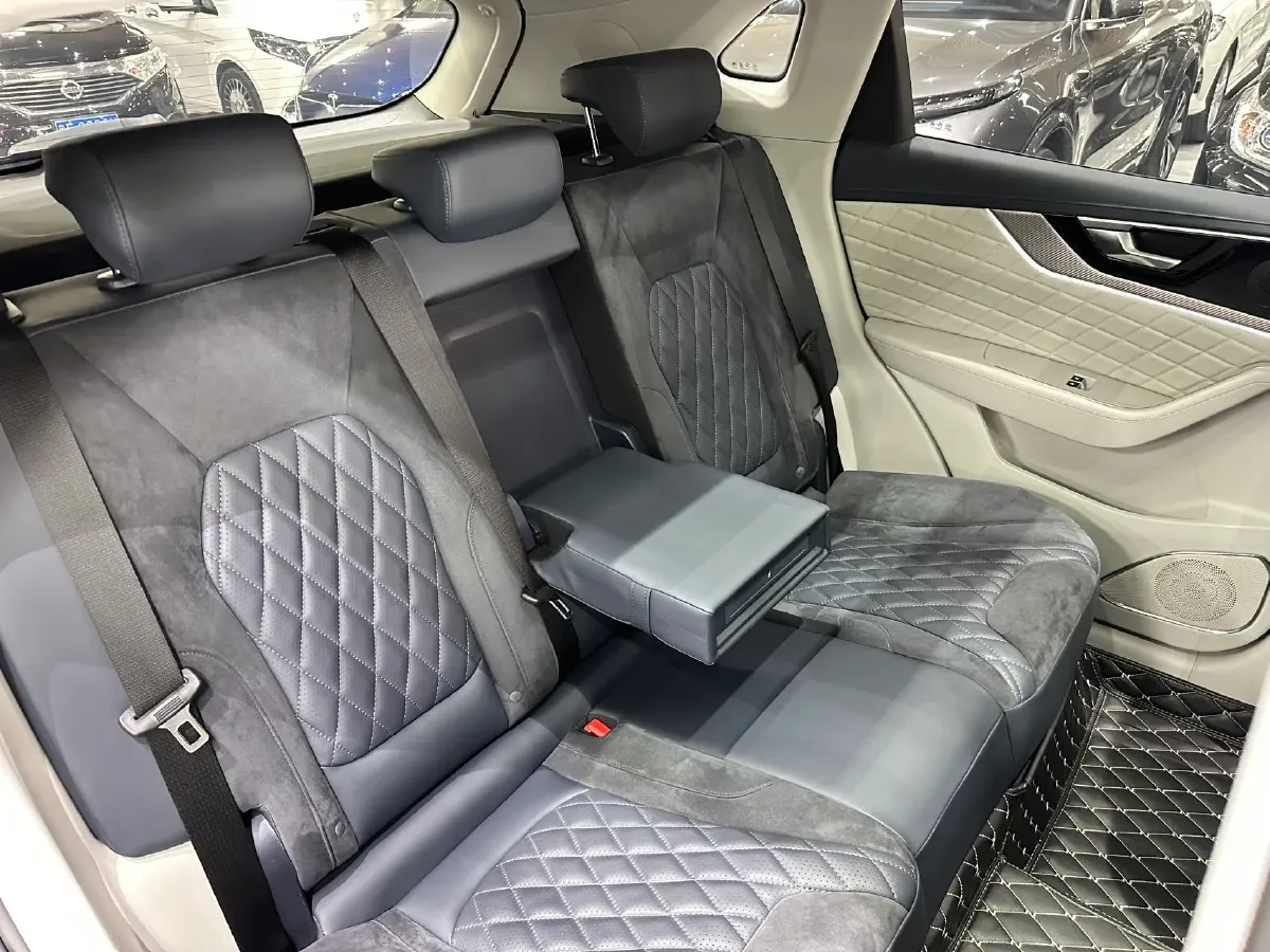 2019 HongQi HS5 2.0T 224HP L4 6AT,autocango,china used car exporter,china ev exporter,chinese used car exporter,chinese used ev exporter