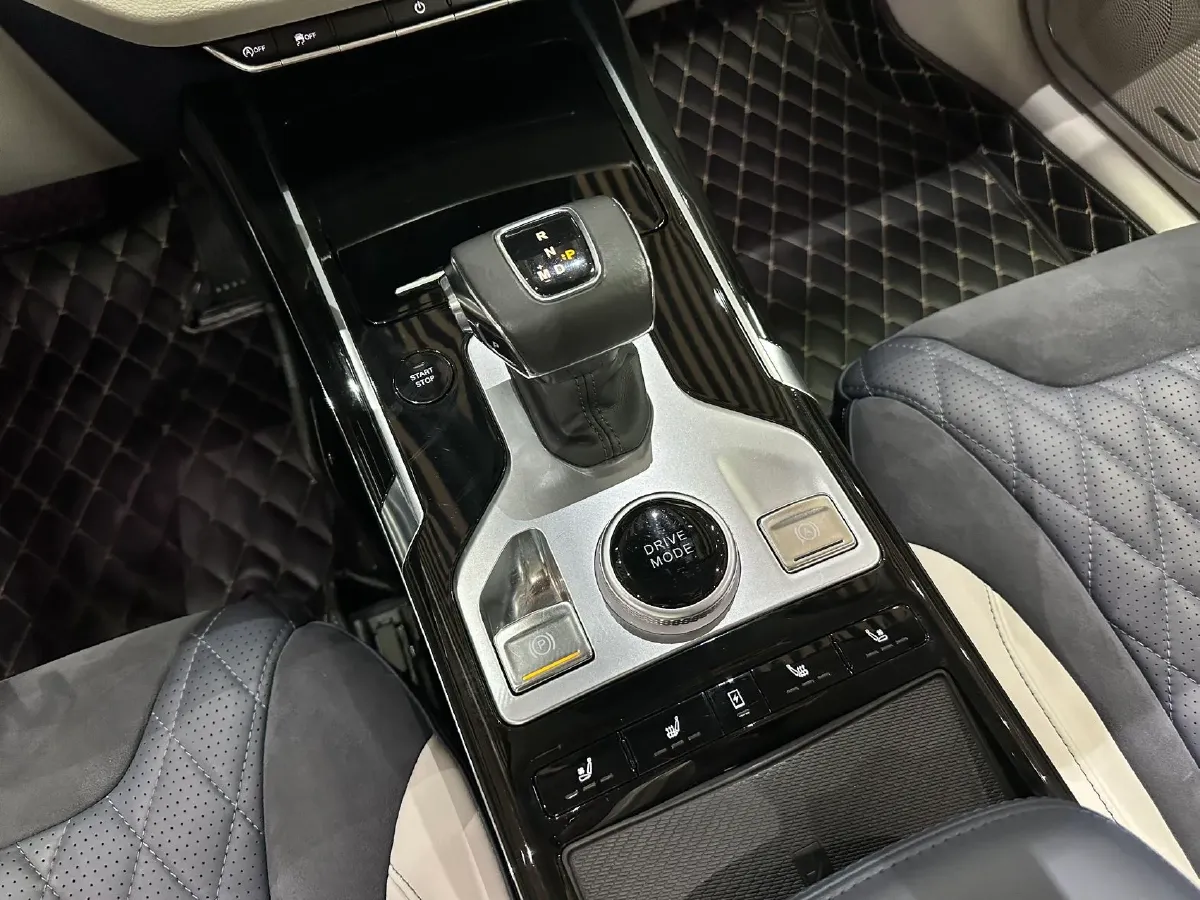 2019 HongQi HS5 2.0T 224HP L4 6AT,autocango,china used car exporter,china ev exporter,chinese used car exporter,chinese used ev exporter