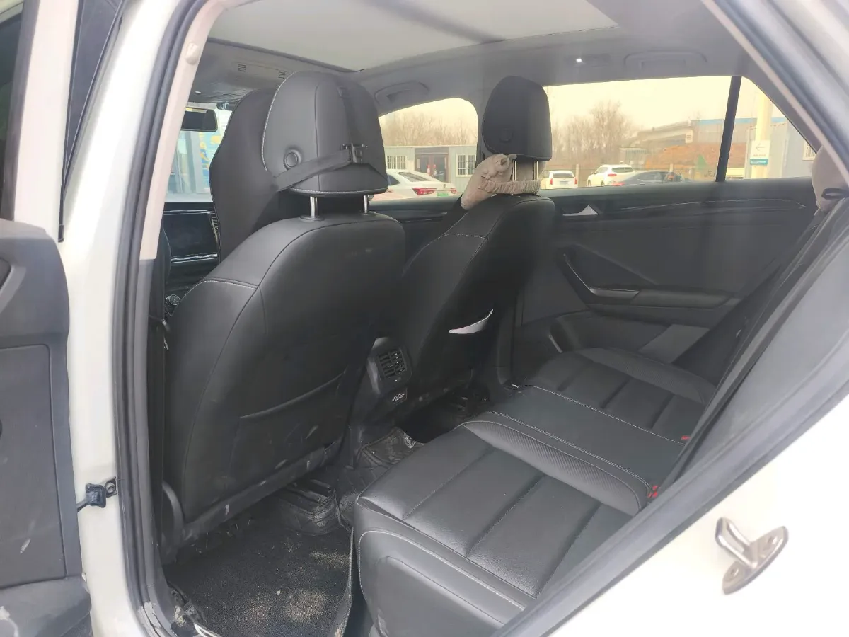 2022 Volkswagen T-Roc 1.4T 150HP L4 7DCT,autocango,china used car exporter,china ev exporter,chinese used car exporter,chinese used ev exporter