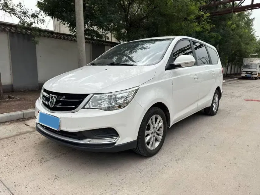 2019 BaoJun 730 1.5L 105HP L4 6MT,autocango,china used car exporter,china ev exporter,chinese used car exporter,chinese used ev exporter