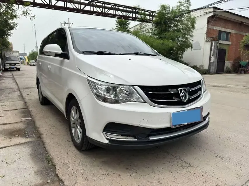 2019 BaoJun 730 1.5L 105HP L4 6MT,autocango,china used car exporter,china ev exporter,chinese used car exporter,chinese used ev exporter