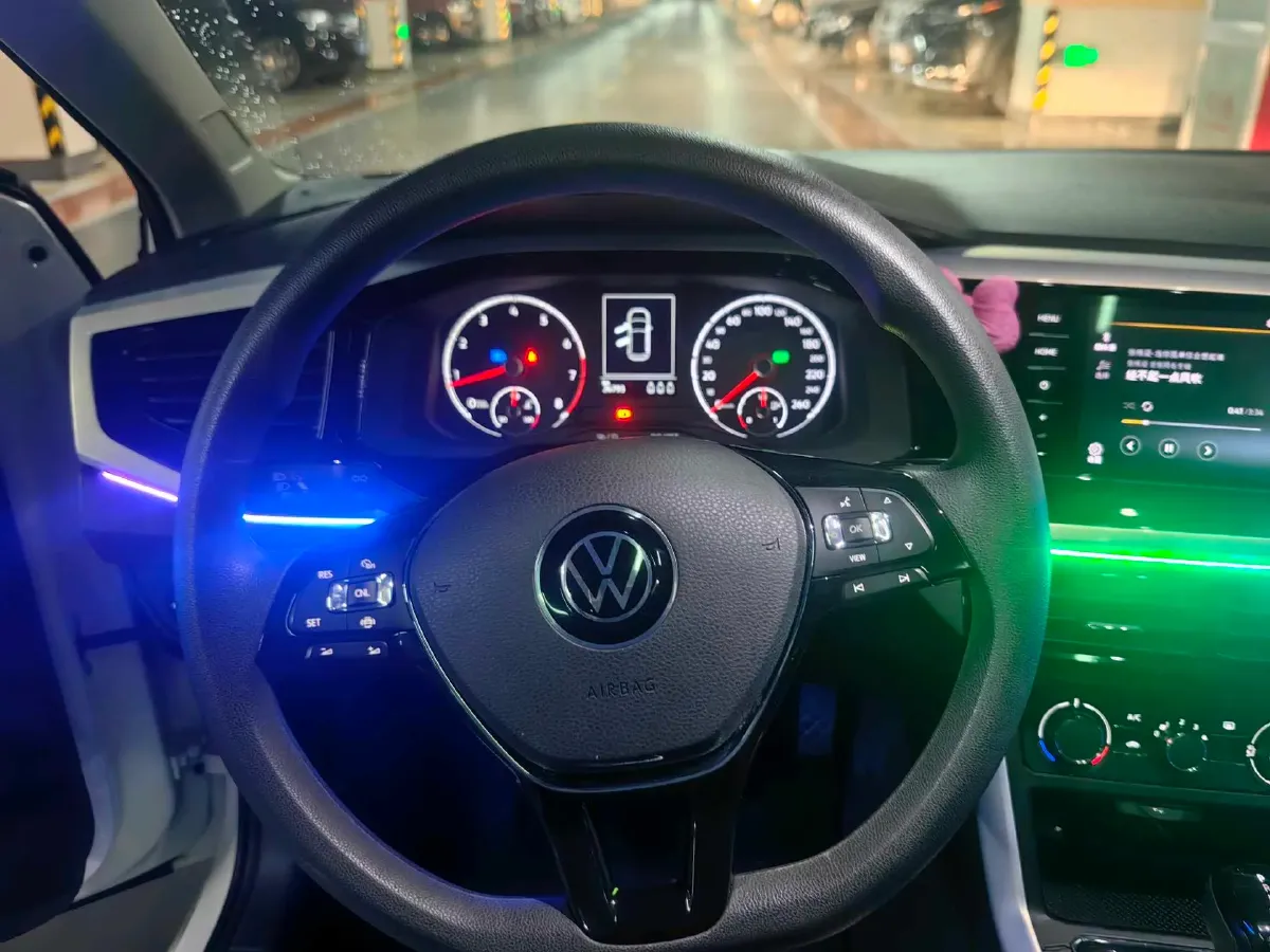 2023 Volkswagen Polo 1.5L 113HP L4 6AT,autocango,china used car exporter,china ev exporter,chinese used car exporter,chinese used ev exporter