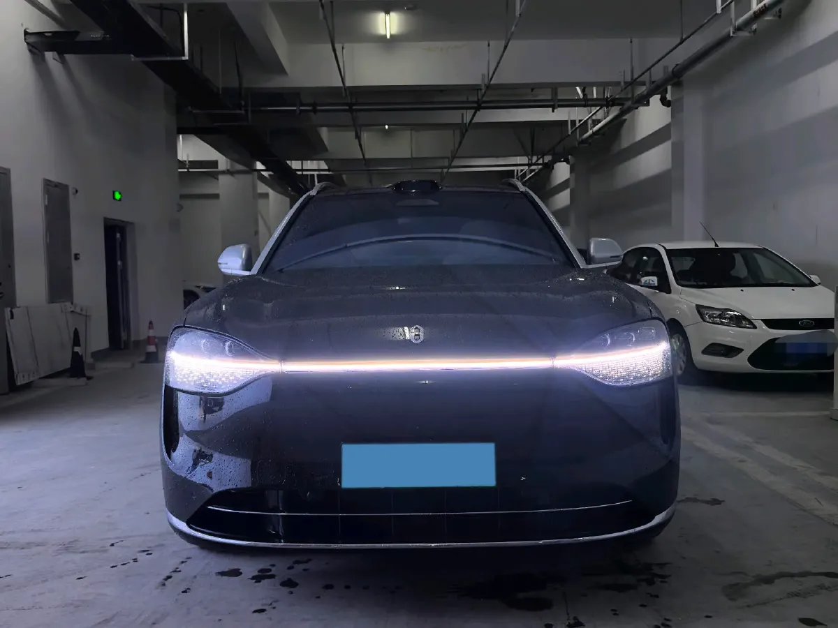 2025 AITO AITO M9 REEV 160HP REEV 52KWH,autocango,china used car exporter,china ev exporter,chinese used car exporter,chinese used ev exporter