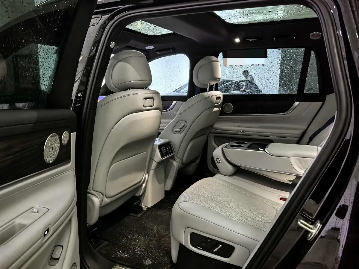 2025 AITO AITO M9 REEV 160HP REEV 52KWH,autocango,china used car exporter,china ev exporter,chinese used car exporter,chinese used ev exporter