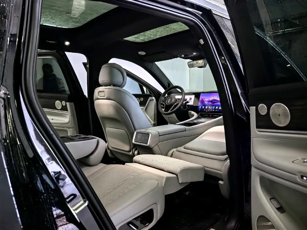 2025 AITO AITO M9 REEV 160HP REEV 52KWH,autocango,china used car exporter,china ev exporter,chinese used car exporter,chinese used ev exporter