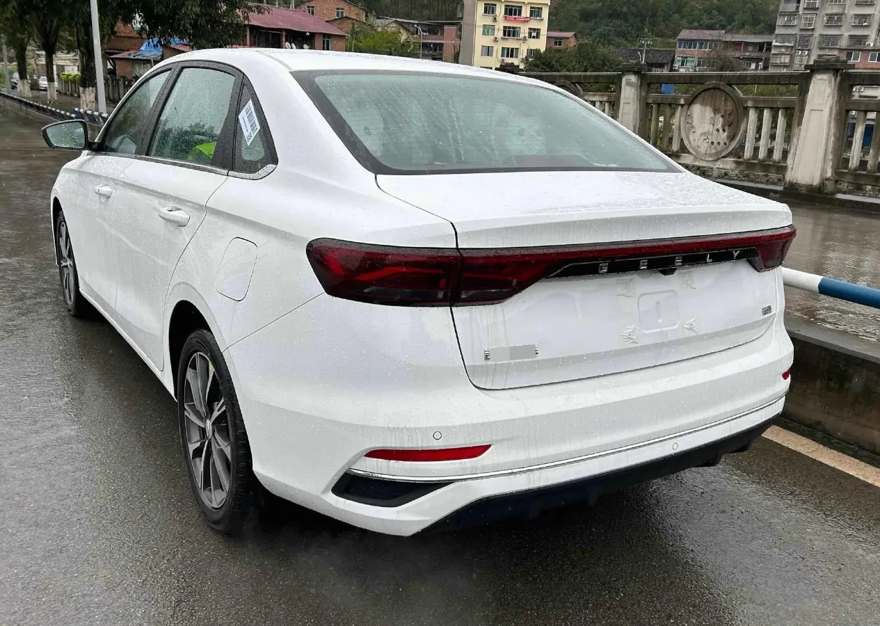 2025 Geely Emgrand 1.5L 127HP L4 CVT,autocango,china used car exporter,china ev exporter,chinese used car exporter,chinese used ev exporter