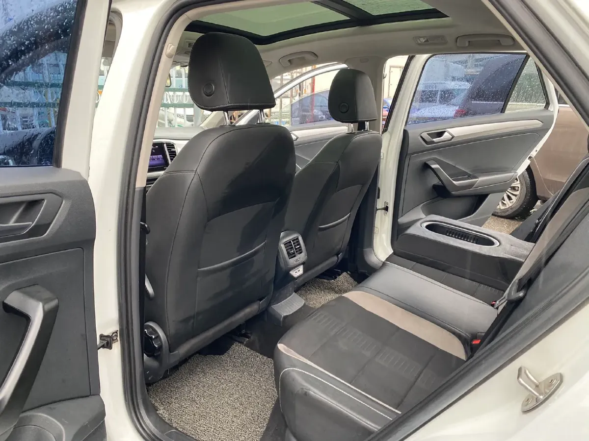 2021 Volkswagen T-Roc 1.4T 150HP L4 7DCT,autocango,china used car exporter,china ev exporter,chinese used car exporter,chinese used ev exporter