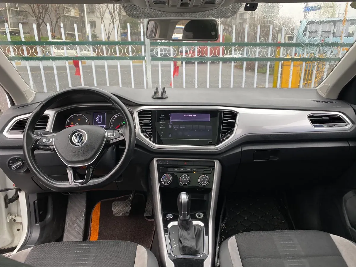 2021 Volkswagen T-Roc 1.4T 150HP L4 7DCT,autocango,china used car exporter,china ev exporter,chinese used car exporter,chinese used ev exporter