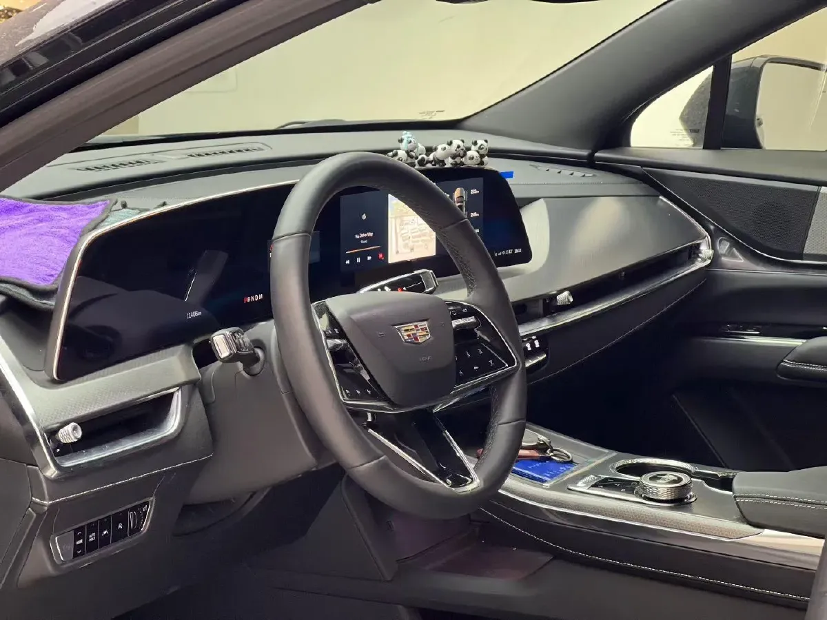 2025 Cadillac XT5 2.0T 237HP L4 9AT,autocango,china used car exporter,china ev exporter,chinese used car exporter,chinese used ev exporter