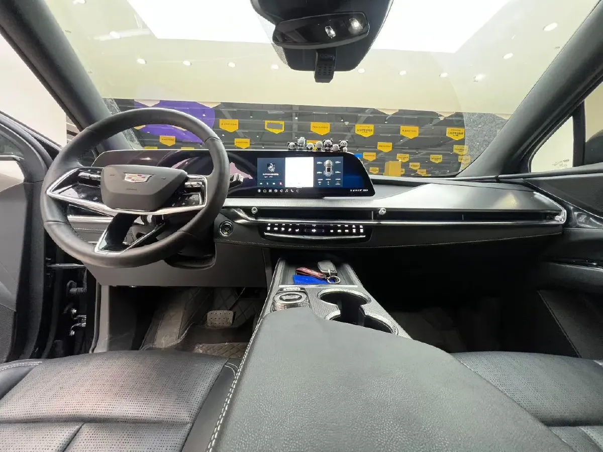 2025 Cadillac XT5 2.0T 237HP L4 9AT,autocango,china used car exporter,china ev exporter,chinese used car exporter,chinese used ev exporter