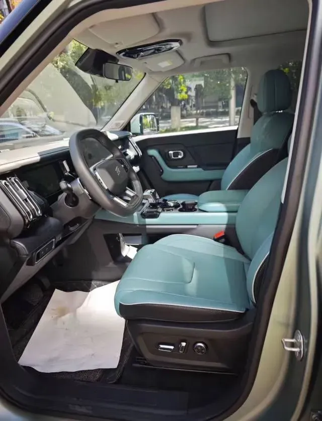 2025 Jetour Freeman 2.0T 254HP L4 8AT,autocango,china used car exporter,china ev exporter,chinese used car exporter,chinese used ev exporter