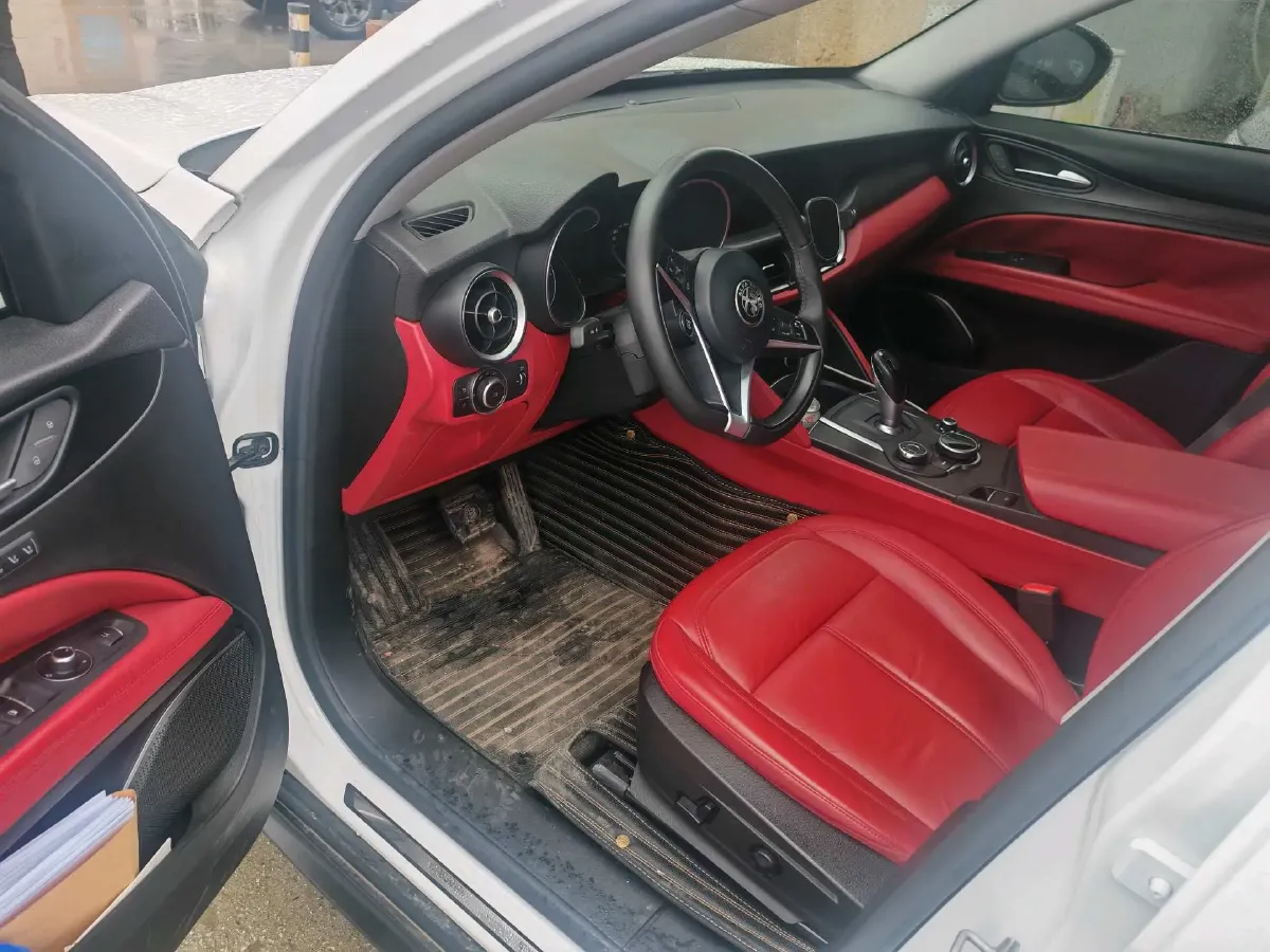 2017 Alfa Romeo Stelvio 2.0T 200HP L4 8AT,autocango,china used car exporter,china ev exporter,chinese used car exporter,chinese used ev exporter