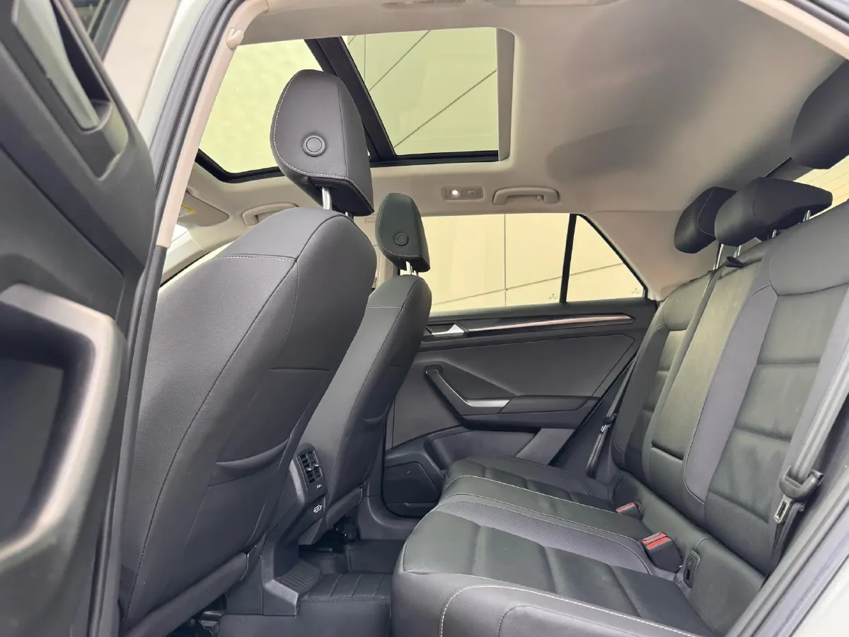 2022 Volkswagen T-Roc 1.4T 150HP L4 7DCT,autocango,china used car exporter,china ev exporter,chinese used car exporter,chinese used ev exporter