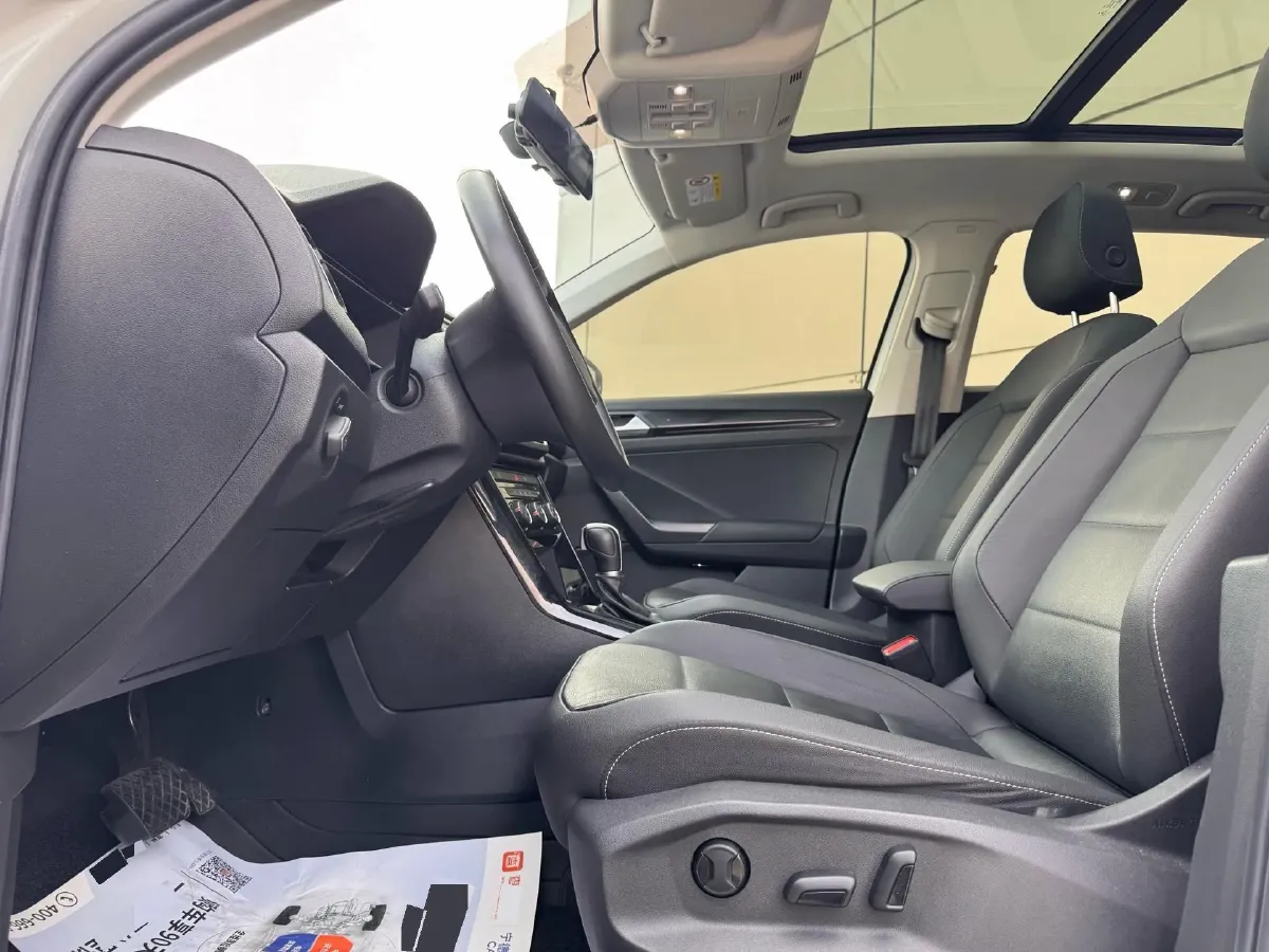 2022 Volkswagen T-Roc 1.4T 150HP L4 7DCT,autocango,china used car exporter,china ev exporter,chinese used car exporter,chinese used ev exporter