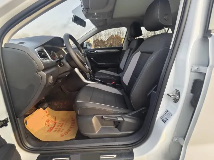 2021 Volkswagen T-Roc 1.4T 150HP L4 7DCT,autocango,china used car exporter,china ev exporter,chinese used car exporter,chinese used ev exporter