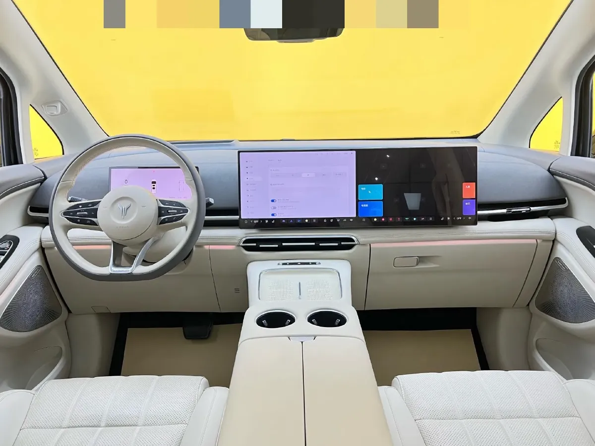 2025 Voyah Dream 1.5T 150HP L4 PHEV 41.7KWH,autocango,china used car exporter,china ev exporter,chinese used car exporter,chinese used ev exporter