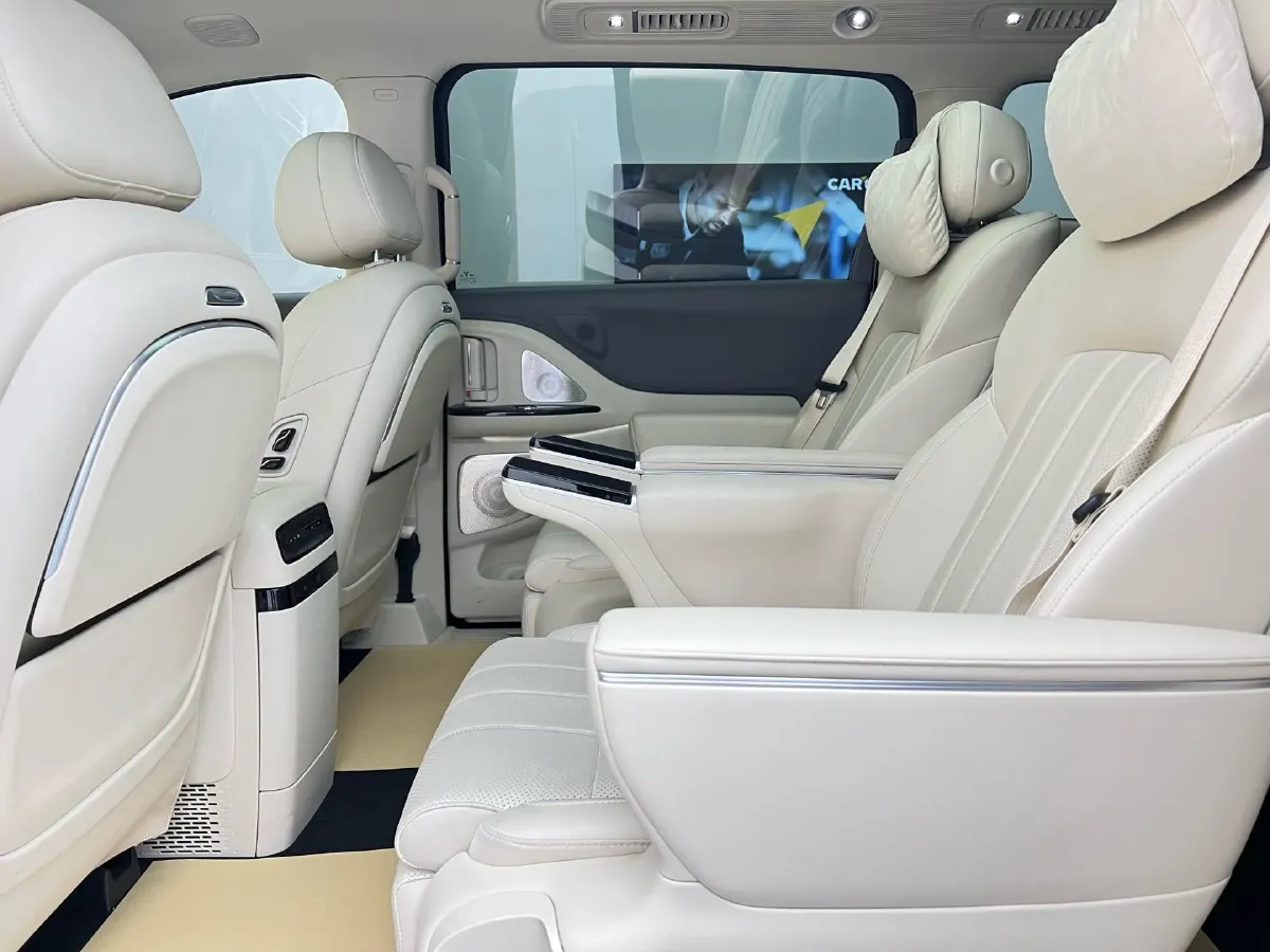 2025 Voyah Dream 1.5T 150HP L4 PHEV 41.7KWH,autocango,china used car exporter,china ev exporter,chinese used car exporter,chinese used ev exporter
