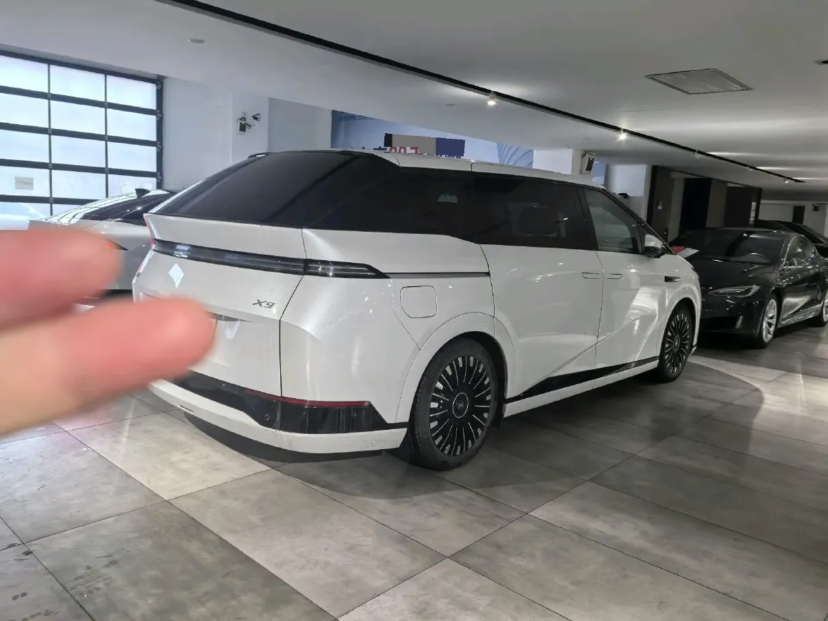 2025 Xpeng X9 BEV,autocango,china used car exporter,china ev exporter,chinese used car exporter,chinese used ev exporter
