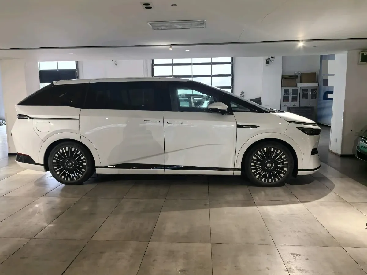 2025 Xpeng X9 BEV,autocango,china used car exporter,china ev exporter,chinese used car exporter,chinese used ev exporter