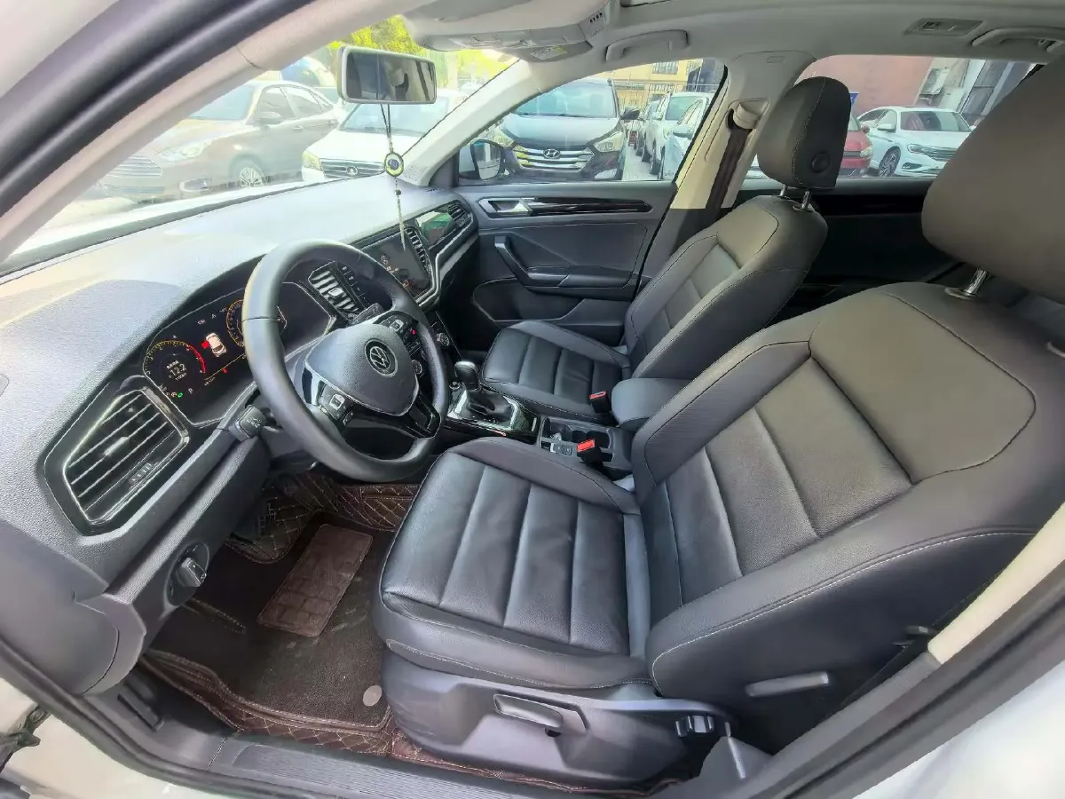 2021 Volkswagen T-Roc 1.4T 150HP L4 7DCT,autocango,china used car exporter,china ev exporter,chinese used car exporter,chinese used ev exporter