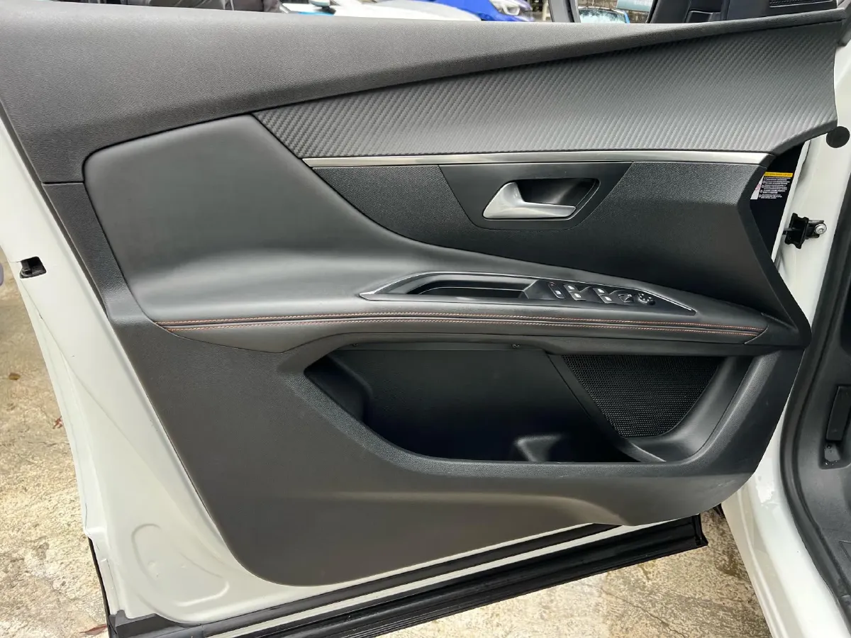 2017 Peugeot 5008 1.8T 204HP L4 6AT,autocango,china used car exporter,china ev exporter,chinese used car exporter,chinese used ev exporter