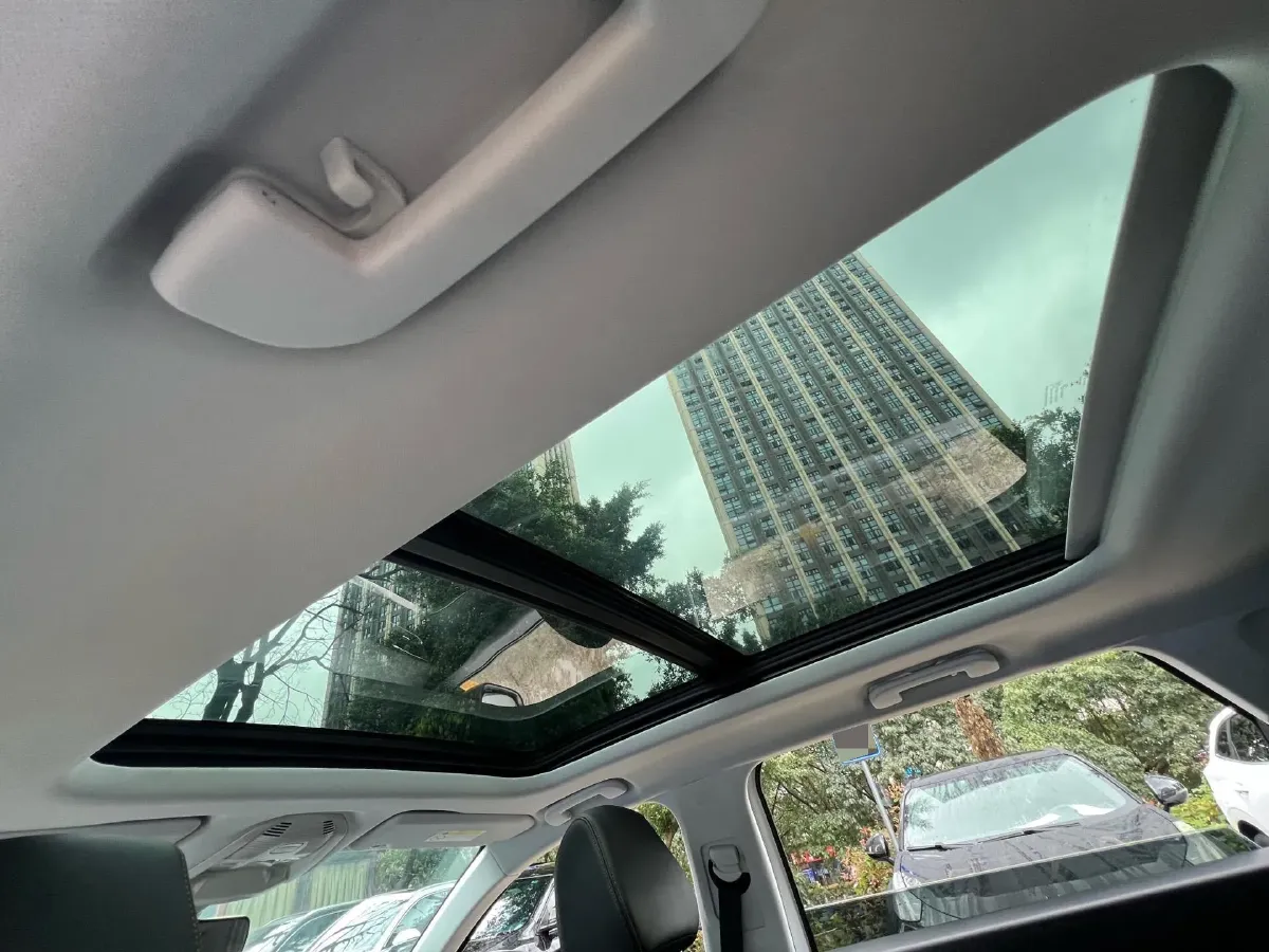 2017 Peugeot 5008 1.8T 204HP L4 6AT,autocango,china used car exporter,china ev exporter,chinese used car exporter,chinese used ev exporter