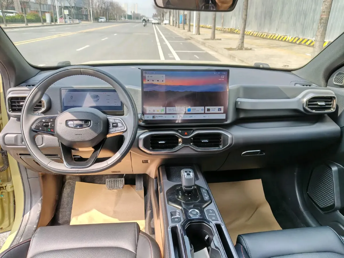 2025 Geely Cowboy 1.5T 181HP L4 7DCT,autocango,china used car exporter,china ev exporter,chinese used car exporter,chinese used ev exporter