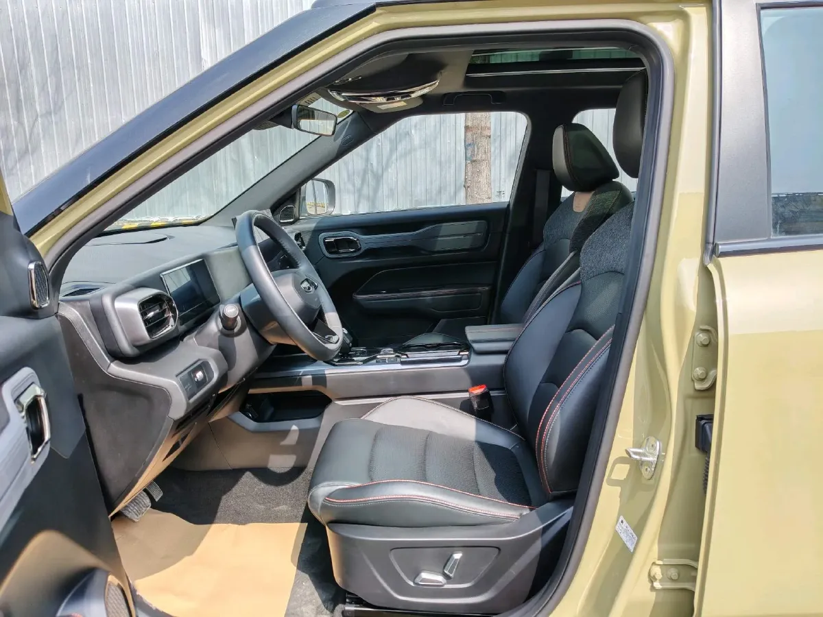 2025 Geely Cowboy 1.5T 181HP L4 7DCT,autocango,china used car exporter,china ev exporter,chinese used car exporter,chinese used ev exporter