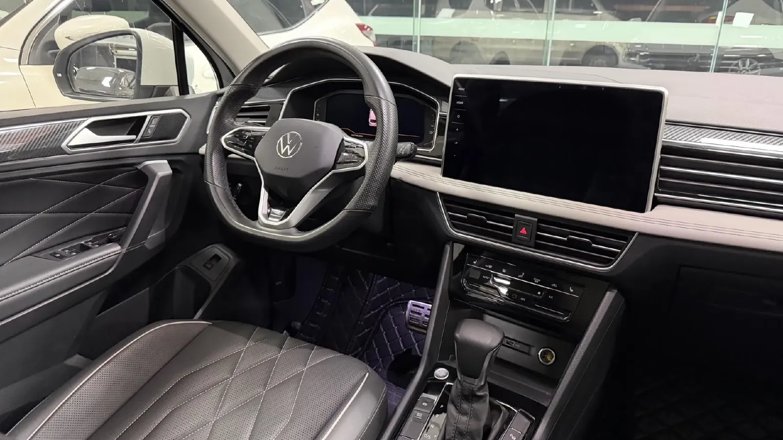 2023 Volkswagen Tiguan L 2.0T 186HP L4 7DCT,autocango,china used car exporter,china ev exporter,chinese used car exporter,chinese used ev exporter