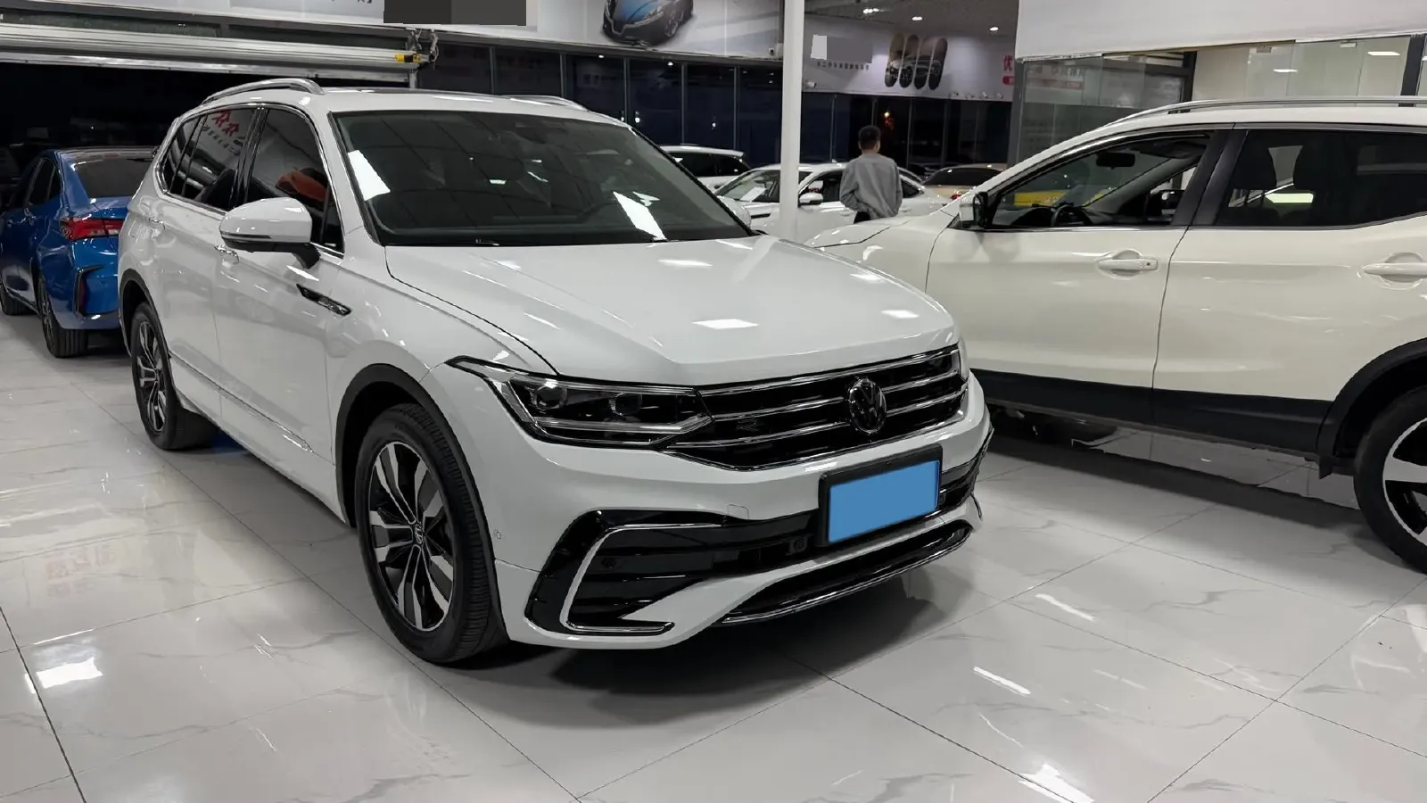 2023 Volkswagen Tiguan L 2.0T 186HP L4 7DCT,autocango,china used car exporter,china ev exporter,chinese used car exporter,chinese used ev exporter