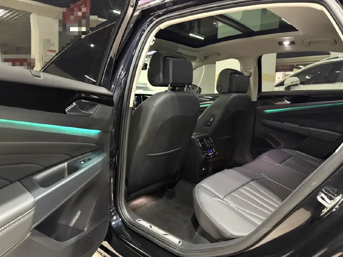 2024 Volkswagen Passat 2.0T 220HP L4 7DCT,autocango,china used car exporter,china ev exporter,chinese used car exporter,chinese used ev exporter