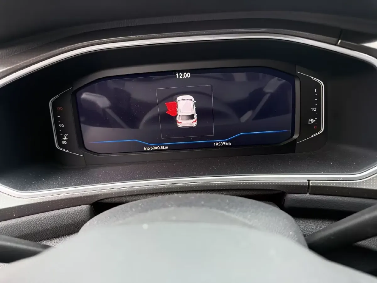 2023 Volkswagen T-Roc 1.5T 160HP L4 7DCT,autocango,china used car exporter,china ev exporter,chinese used car exporter,chinese used ev exporter