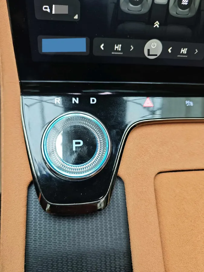 2024 Voyah ZhuiGuang 1.5T 136HP L4 PHEV 43KWH,autocango,china used car exporter,china ev exporter,chinese used car exporter,chinese used ev exporter