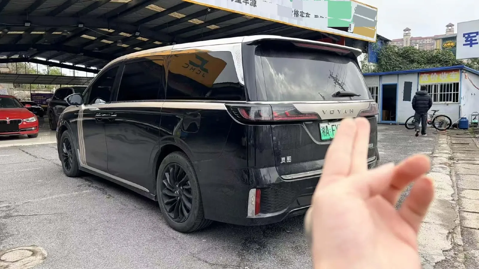 2024 Voyah Dream 1.5T 150HP L4 PHEV 43KWH,autocango,china used car exporter,china ev exporter,chinese used car exporter,chinese used ev exporter