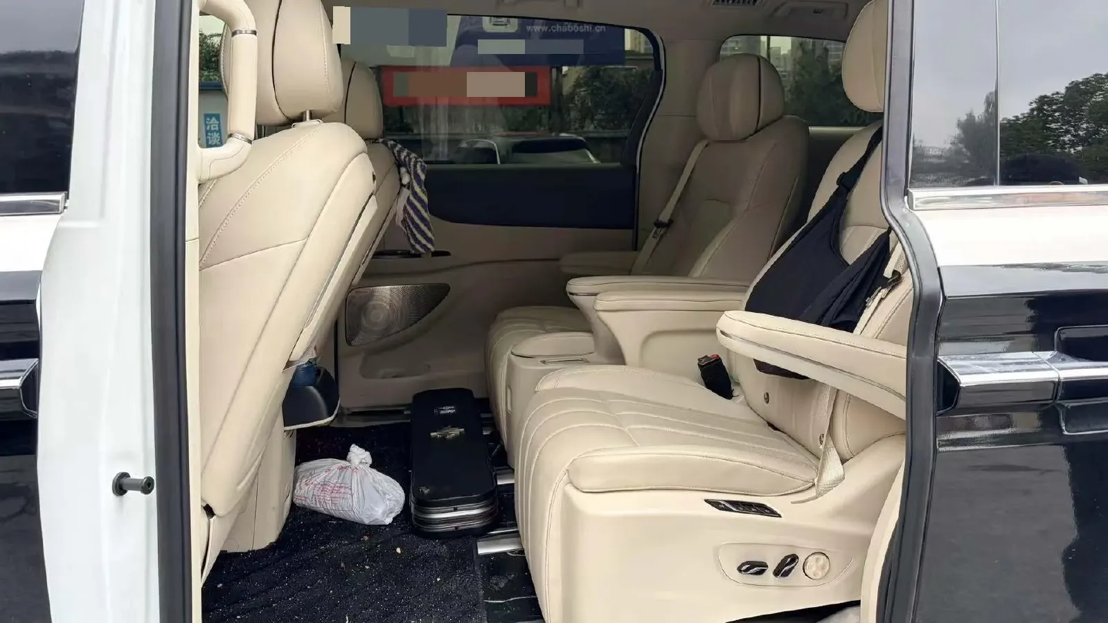 2024 Voyah Dream 1.5T 150HP L4 PHEV 43KWH,autocango,china used car exporter,china ev exporter,chinese used car exporter,chinese used ev exporter