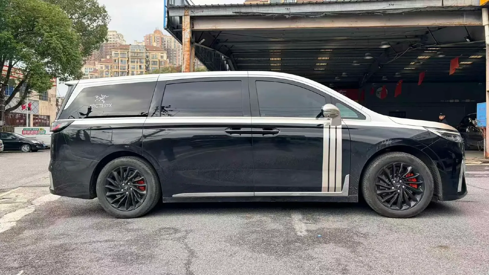 2024 Voyah Dream 1.5T 150HP L4 PHEV 43KWH,autocango,china used car exporter,china ev exporter,chinese used car exporter,chinese used ev exporter